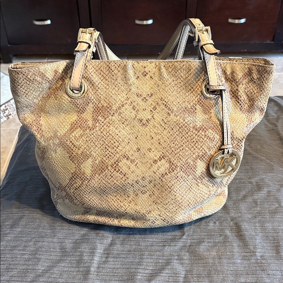 MICHAEL KORS Jet Set Snakeskin Embossed Leather Tote Gold Hardware - Picture 4 of 12